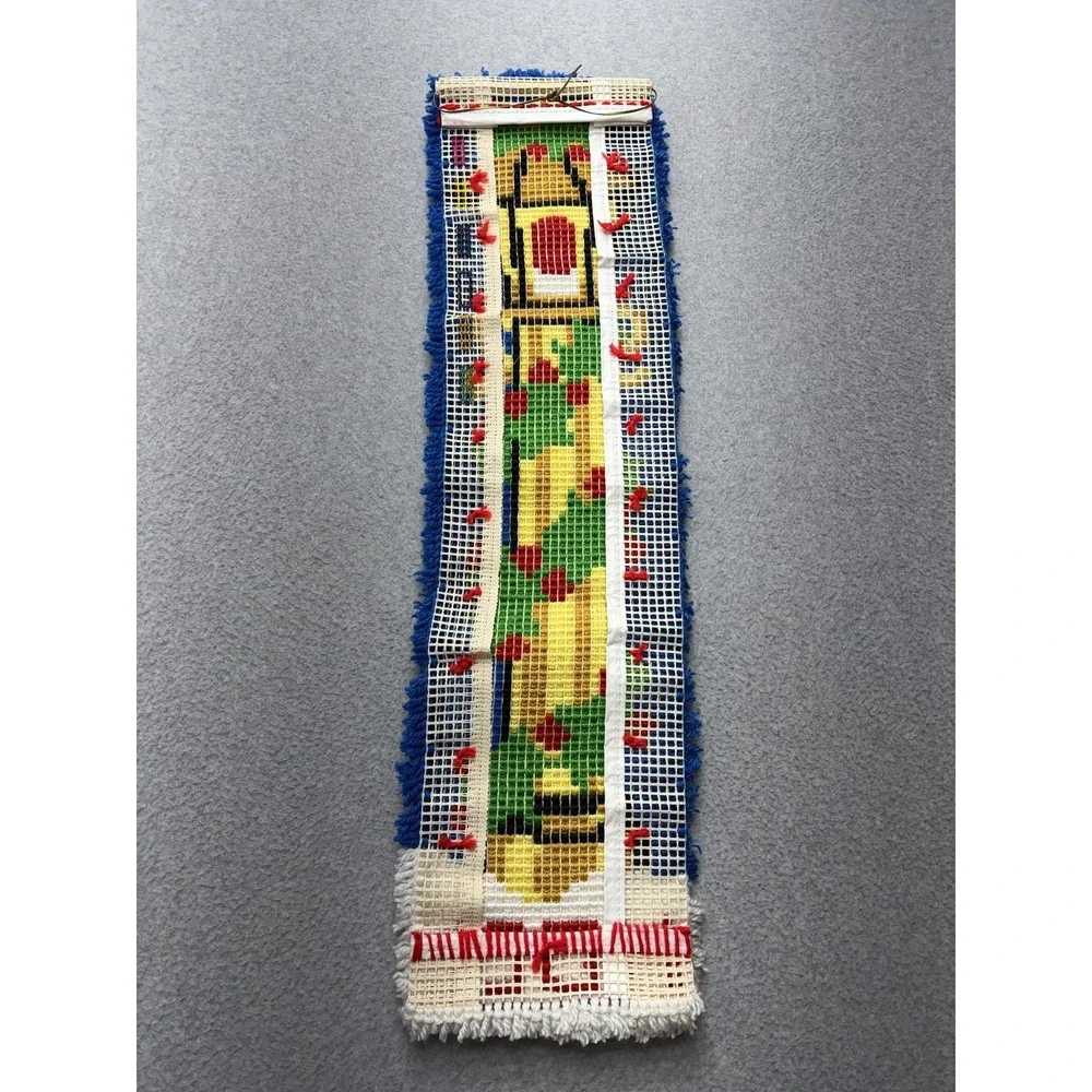 Vintage Handmade Latch Hook Noel Christmas Banner Wall Hanging Lamp Post Decor